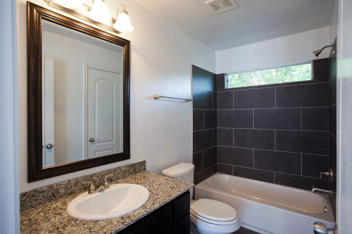 1548 Ashland Apartments 6